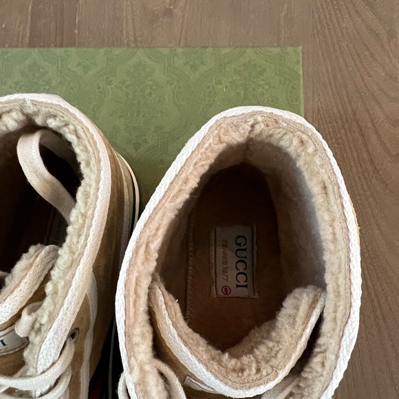 100% authentic Gucci Tennis 1977 high-top sneakers in beige suede. Size 40+. - Picture 7 of 10